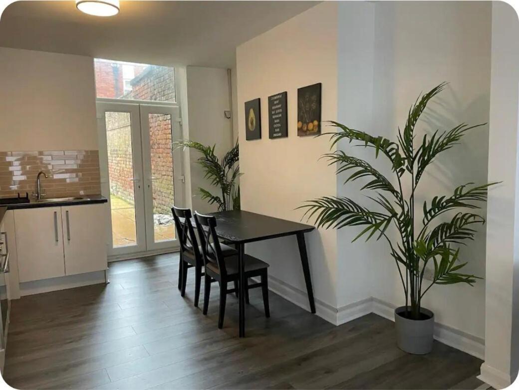 Holiday home Charming Six Bedroom Townhouse Citystay Close To Centre Liverpool